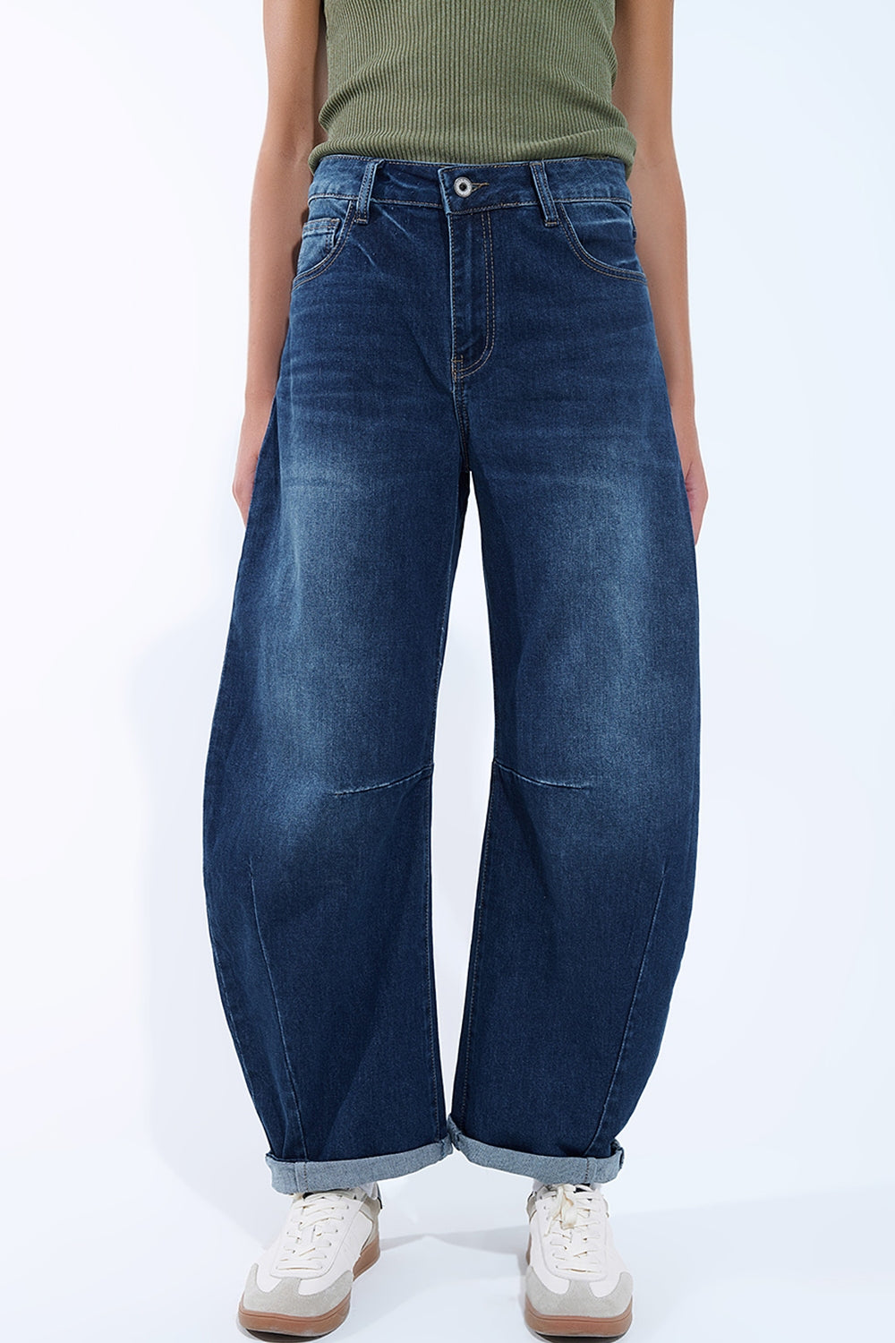 Barrel jeans with balloon-style knee seam detail